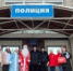 Общественники поздравили с новогодними праздниками тех, кто встречает их на рабочем месте. - ОМВД Петровского района 